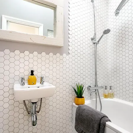 Ferienhaus The Bs Hive, Modern, Stylish, 2 Bedroom House, In Centre