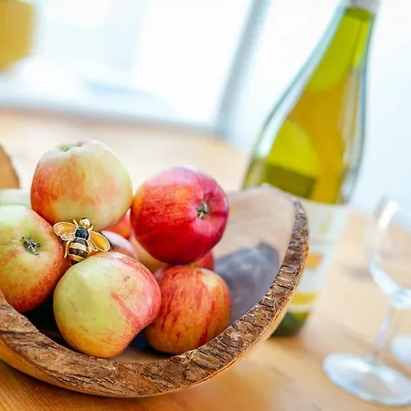 The Bs Hive, Modern, Stylish, 2 Bedroom House, In Centre Dom wakacyjny