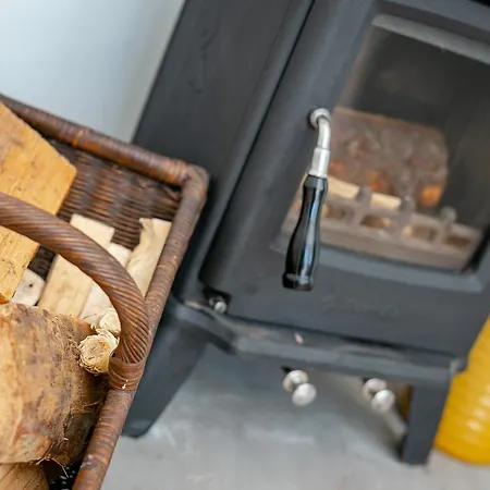 The Bs Hive, Modern, Stylish, 2 Bedroom House, In Centre