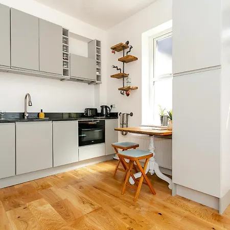 The Bs Hive, Modern, Stylish, 2 Bedroom House, In Centre Prázdninový dům