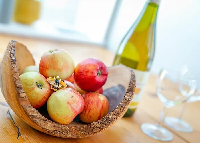 The Bs Hive, Modern, Stylish, 2 Bedroom House, In Centre בית נופש