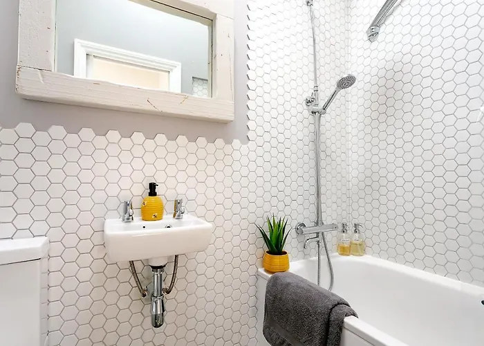 בית נופש The Bs Hive, Modern, Stylish, 2 Bedroom House, In Centre