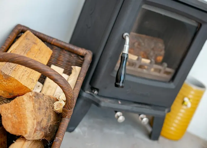 The Bs Hive, Modern, Stylish, 2 Bedroom House, In Centre