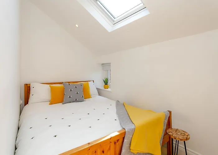 The Bs Hive, Modern, Stylish, 2 Bedroom House, In Centre בית נופש הרוגייט